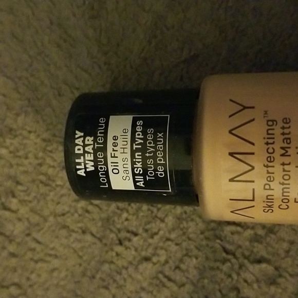 Almay Skin Perfecting Comfort Matte Foundation 160 Neutral Beige - Picture 2 of 4